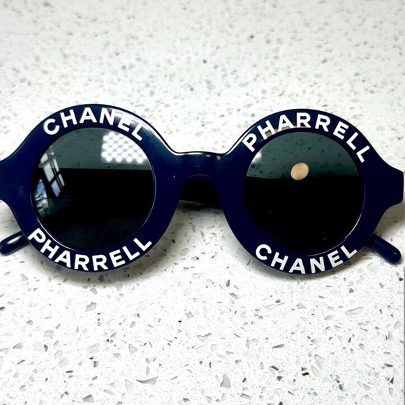 Chanel - Picture 3 of 5